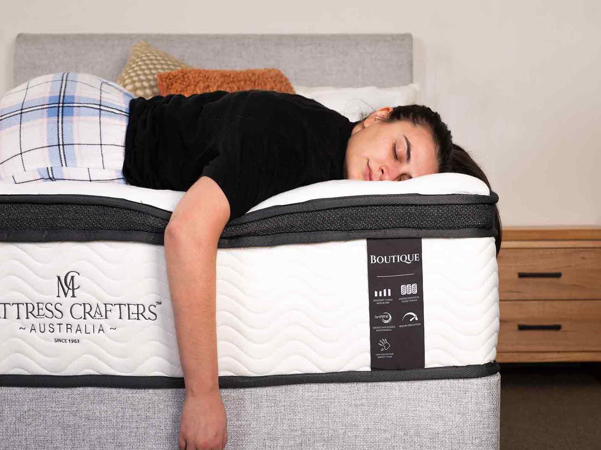 Boutique-mattress-with-model